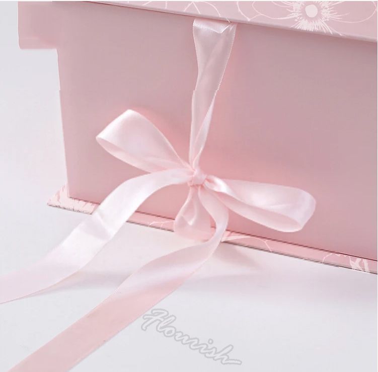 맑은 창문과 리본과 함께 맞춤 색상 꽃 선물 상자 포장 환경 친화적